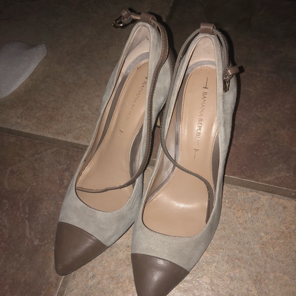 BANANA REPUBLIC heels